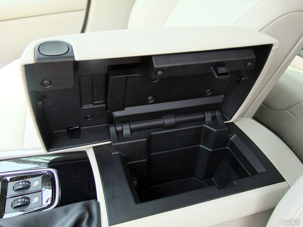 碳晶黑標(biāo)致508車廂內(nèi)飾圖片