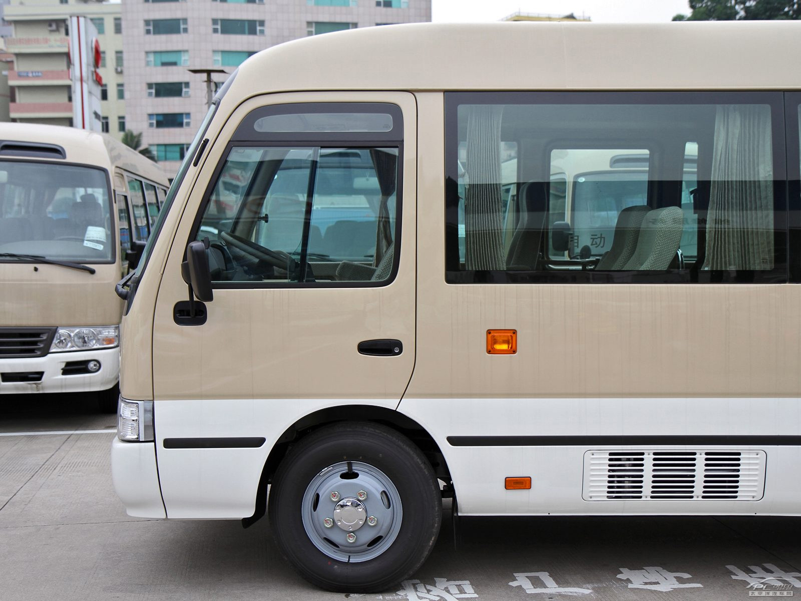 柯斯達(dá)外觀高清大圖