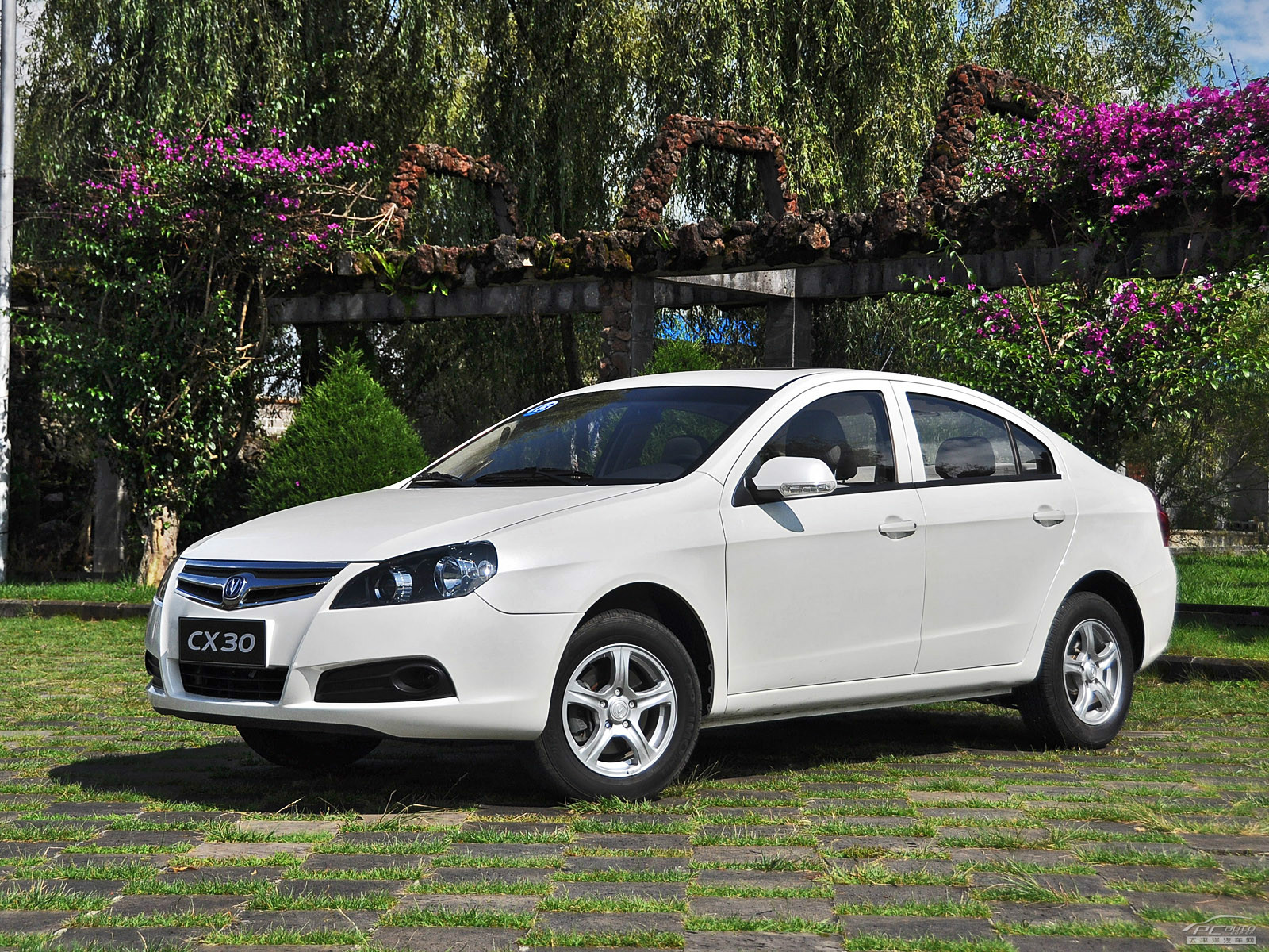長(zhǎng)安CX30外觀高清大圖