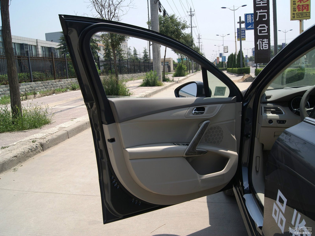 鎢金灰標(biāo)致508車廂內(nèi)飾圖片