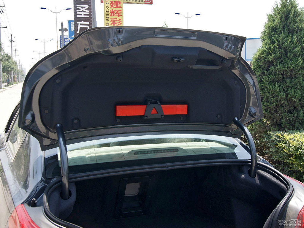 鎢金灰標(biāo)致508后備廂空間圖片