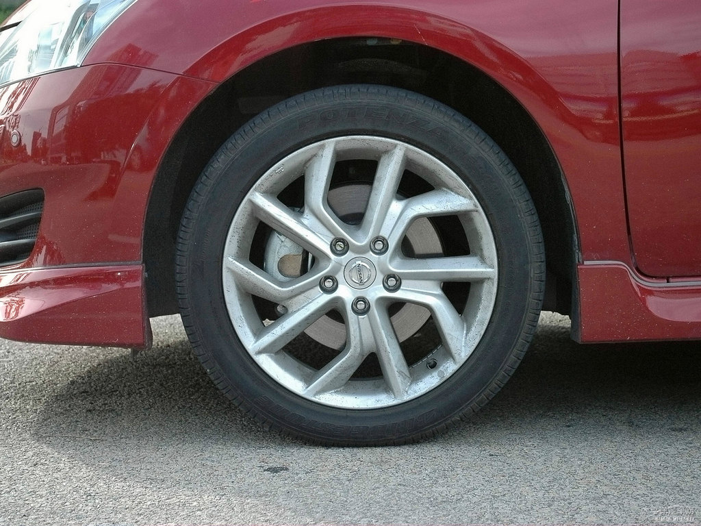 炫雅紅騏達車身外觀圖片