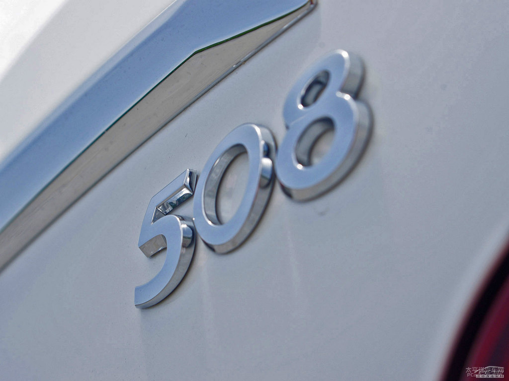 珠光白標致508車尾外觀圖片