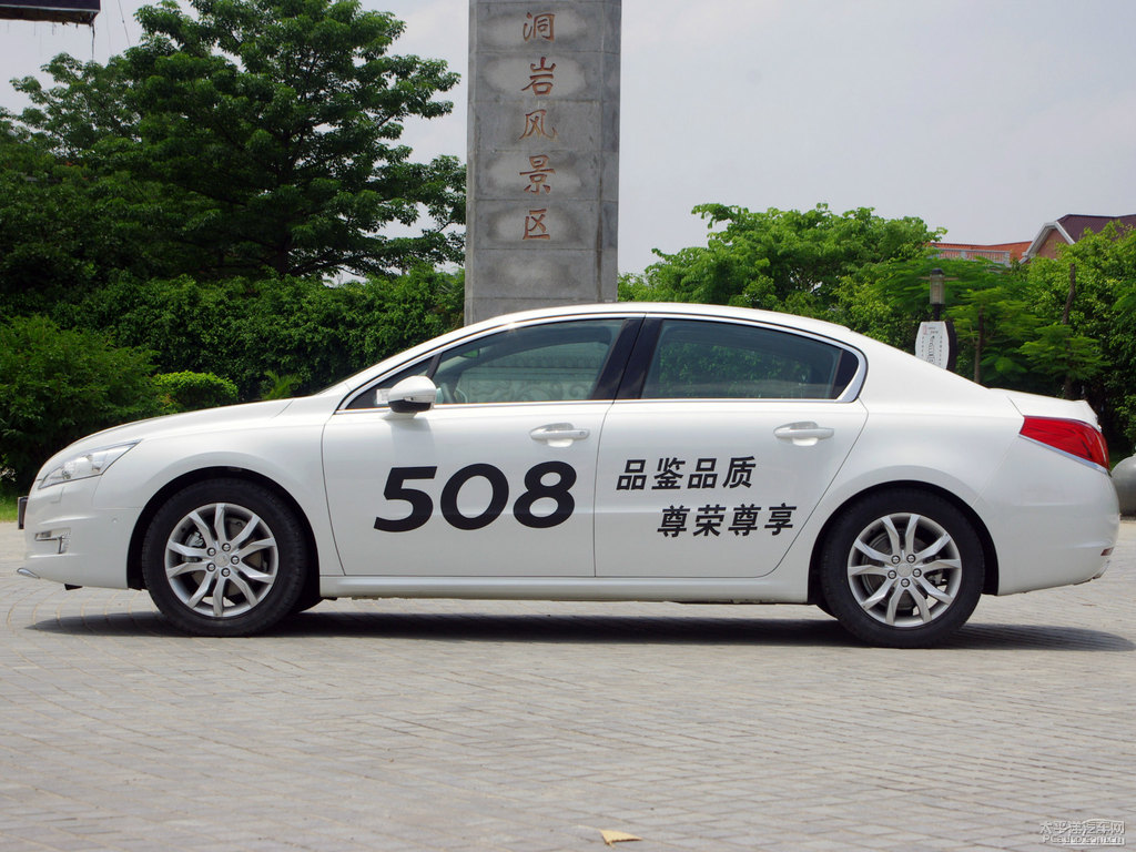 珠光白標致508整車外觀外觀圖片