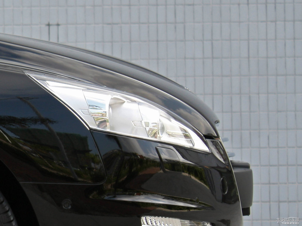 碳晶黑標(biāo)致508車頭外觀圖片