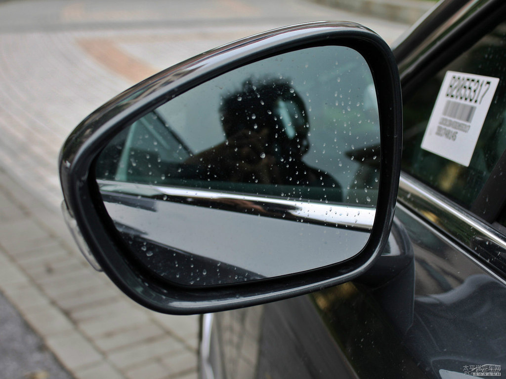 碳晶黑標(biāo)致508車身外觀圖片