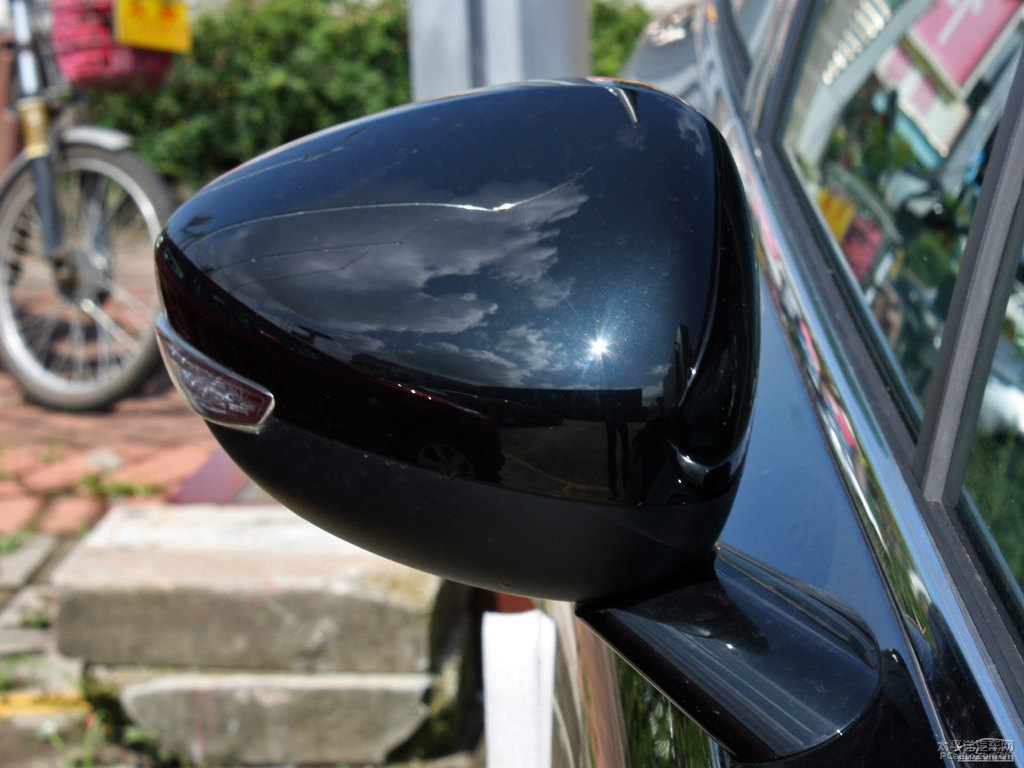 碳晶黑標(biāo)致508車身外觀圖片