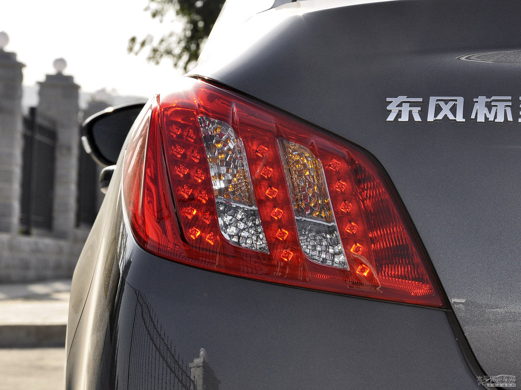 鎢金灰標(biāo)致508車(chē)尾外觀圖片