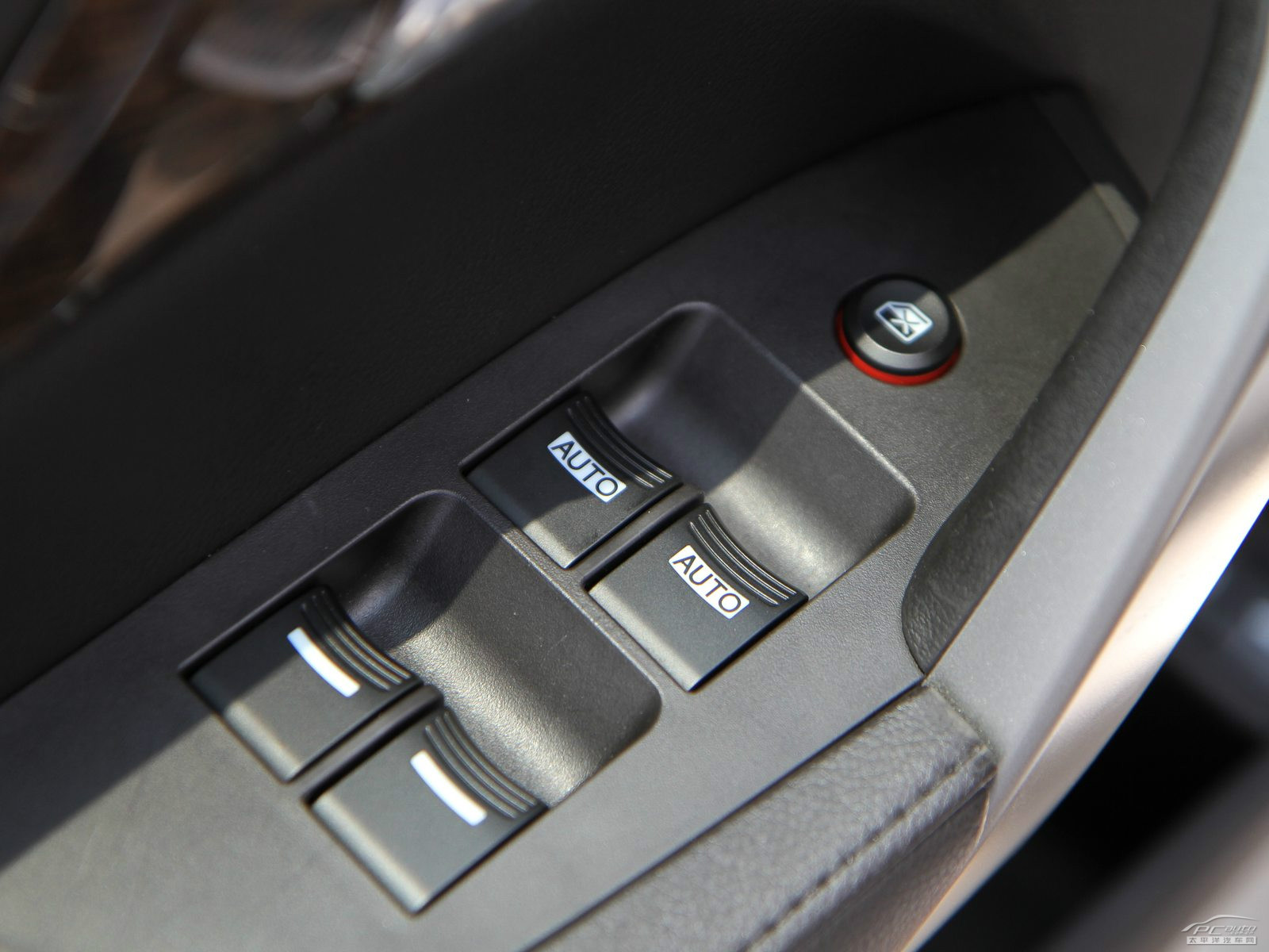 謳歌MDX內(nèi)飾高清大圖