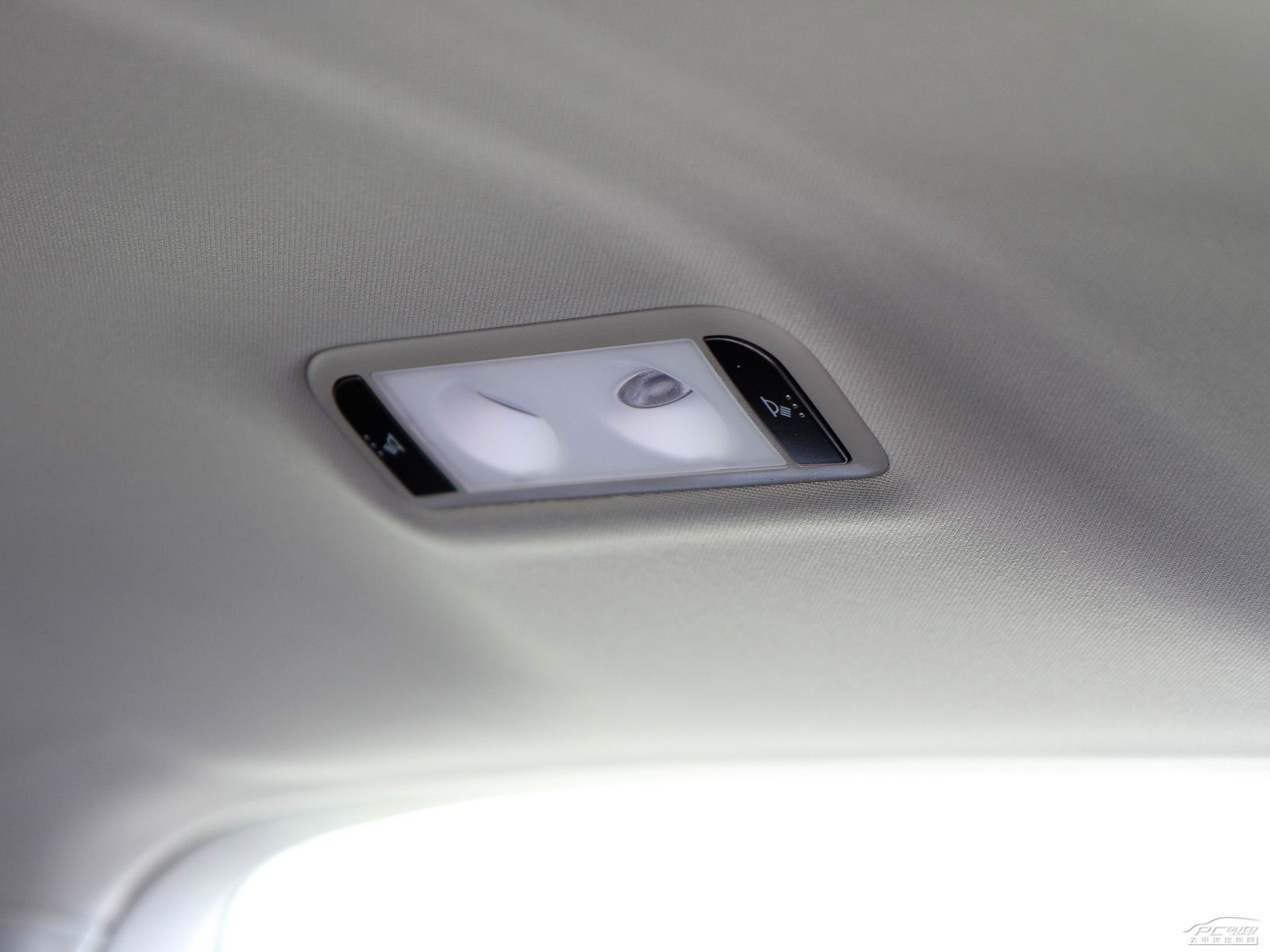 謳歌MDX內(nèi)飾高清大圖