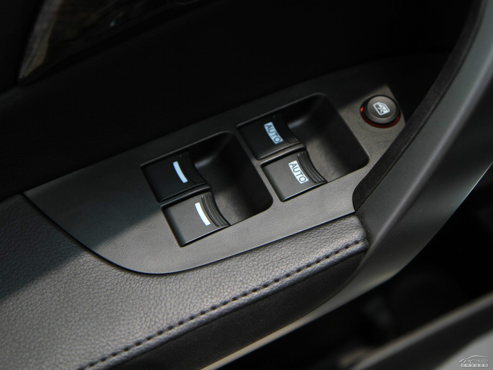 謳歌MDX內(nèi)飾高清大圖