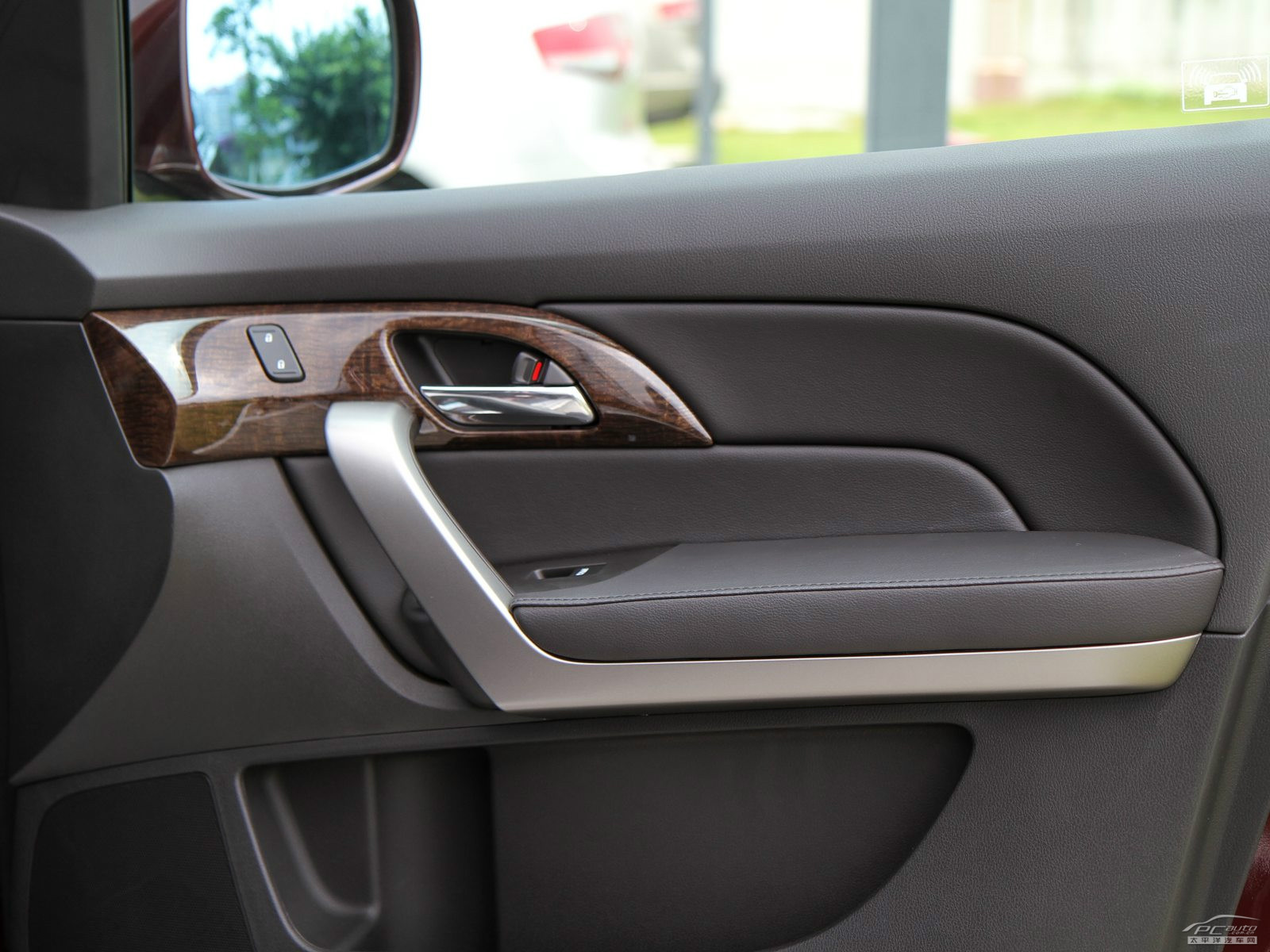 謳歌MDX內(nèi)飾高清大圖