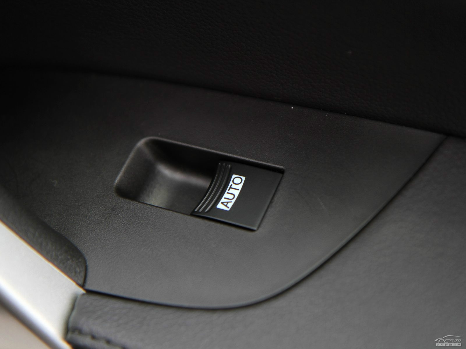 謳歌MDX內(nèi)飾高清大圖