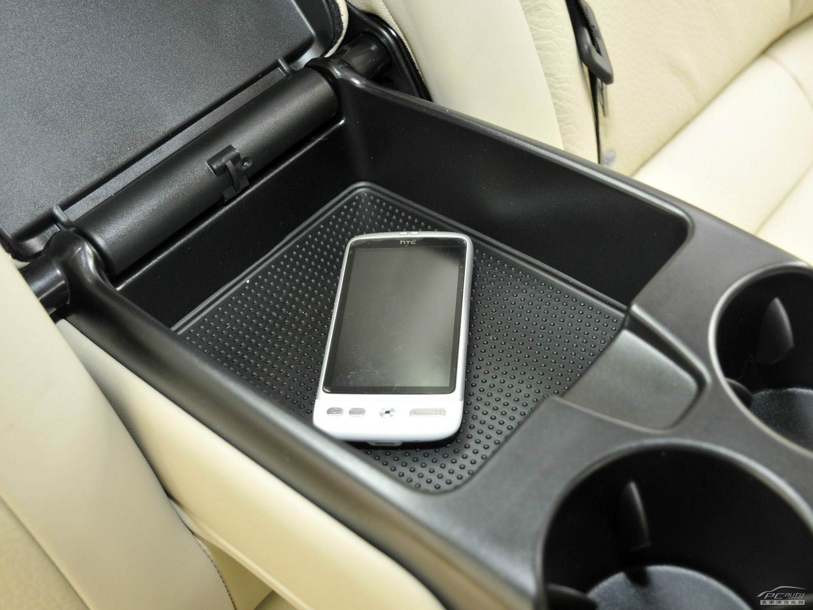 沃爾沃S60(進(jìn)口)空間高清大圖