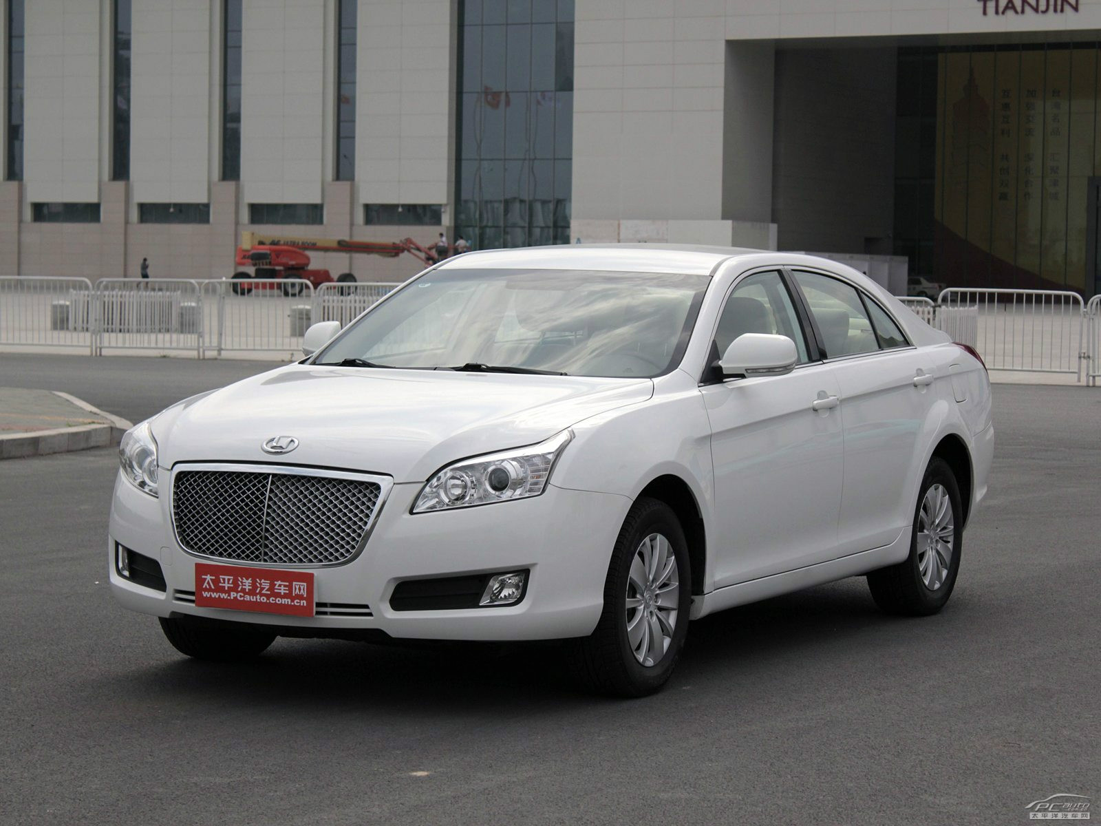 華泰B11外觀高清大圖