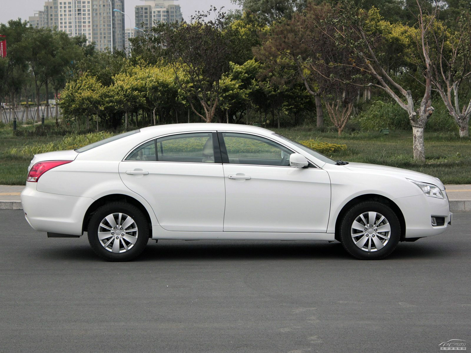 華泰B11外觀高清大圖