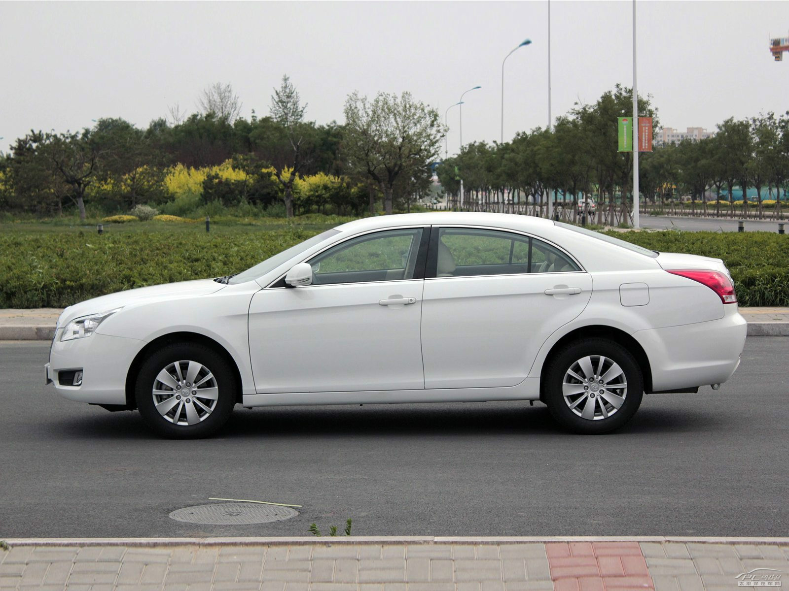 華泰B11外觀高清大圖