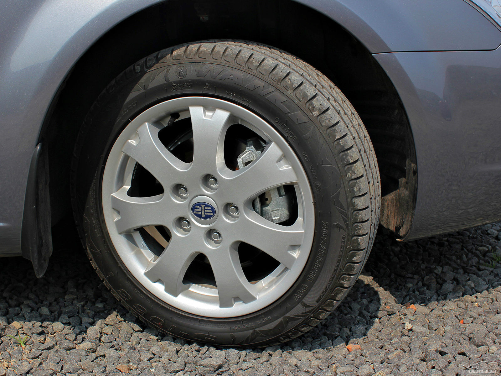 奔騰B70外觀高清大圖