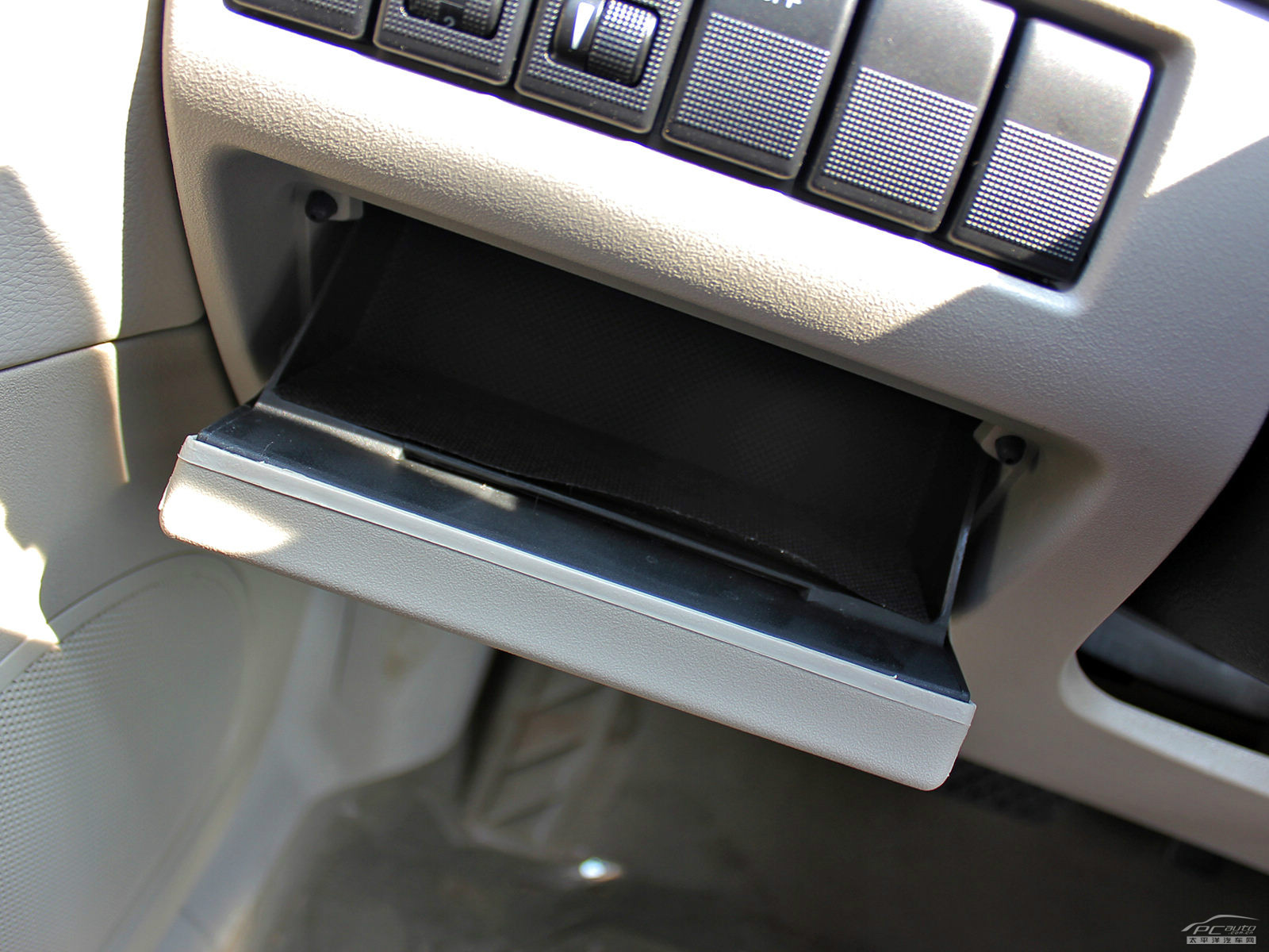 奔騰B70空間高清大圖