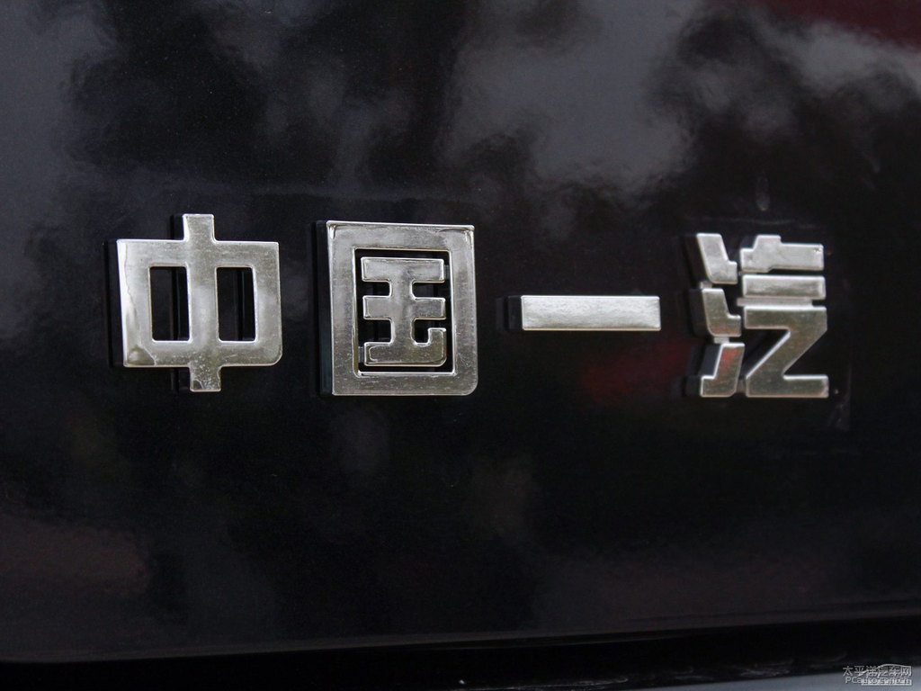銀珠黑奔騰B70外觀圖片