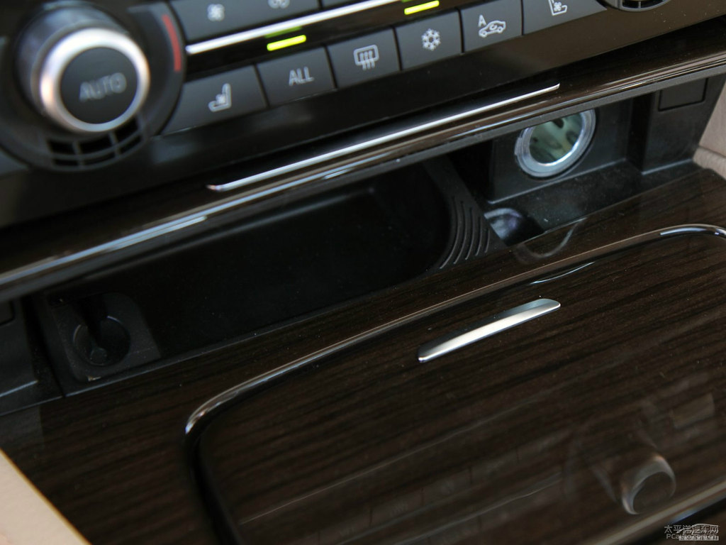 泰坦銀寶馬7系內(nèi)飾圖片