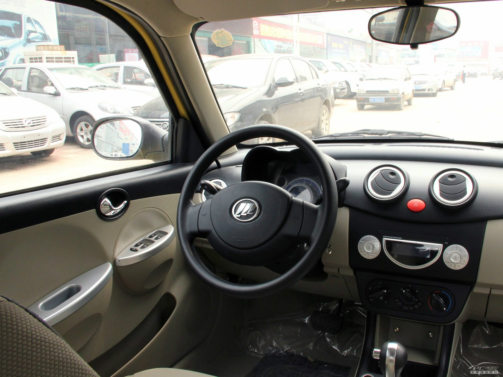 力帆320內(nèi)飾高清大圖