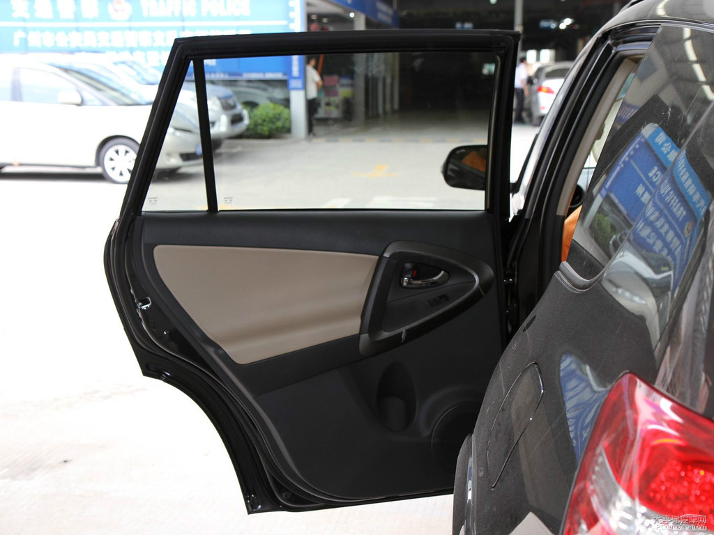 黑云母色RAV4榮放內(nèi)飾圖片