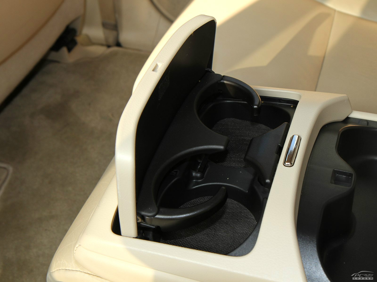 雷克薩斯RX空間高清大圖