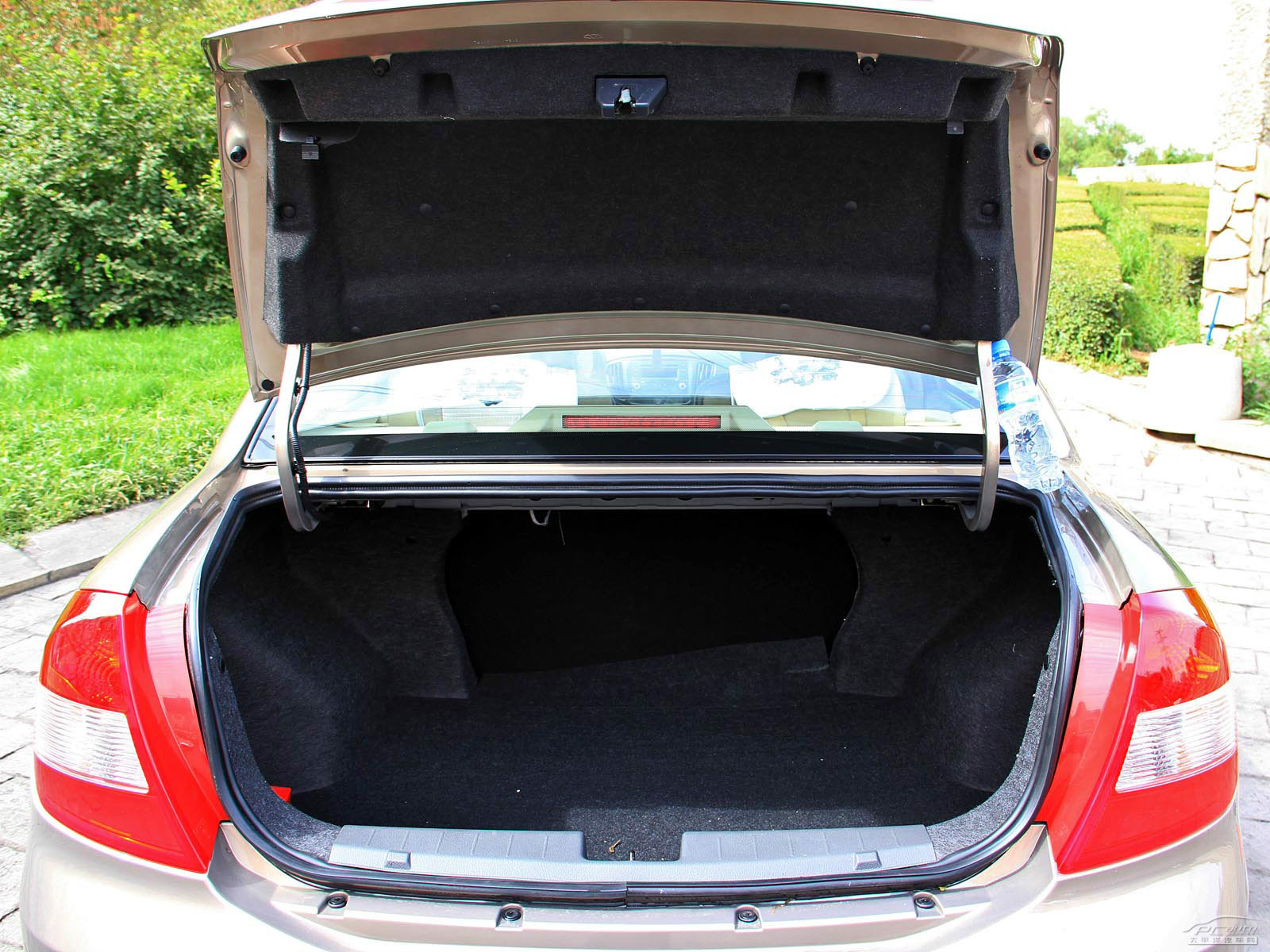 奇瑞E5空間高清大圖