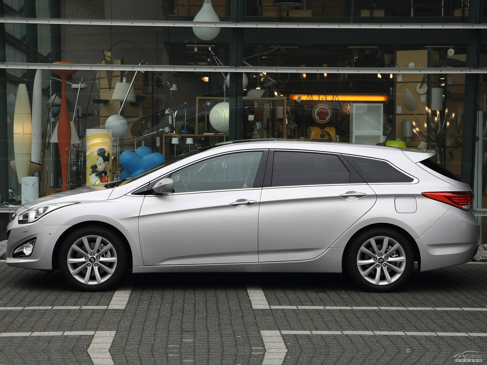 現(xiàn)代i40外觀高清大圖