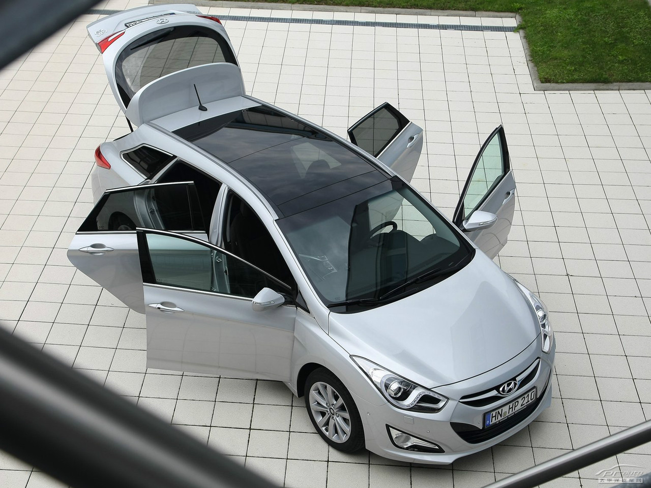 現(xiàn)代i40外觀高清大圖