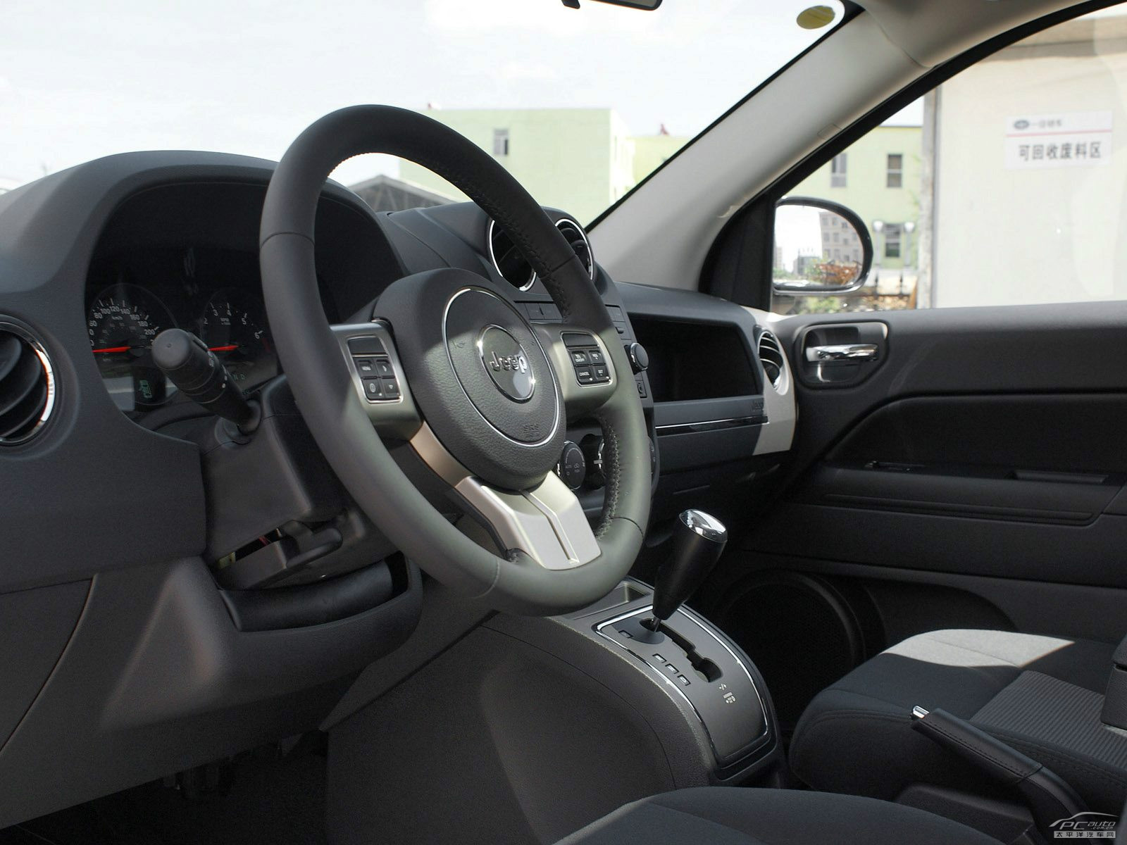 指南者(進(jìn)口)內(nèi)飾高清大圖