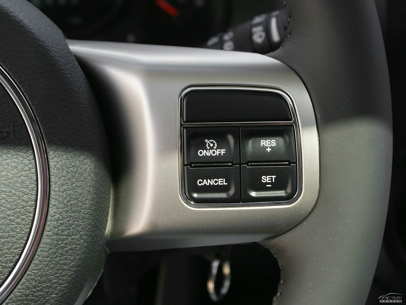 指南者(進口)內(nèi)飾高清大圖