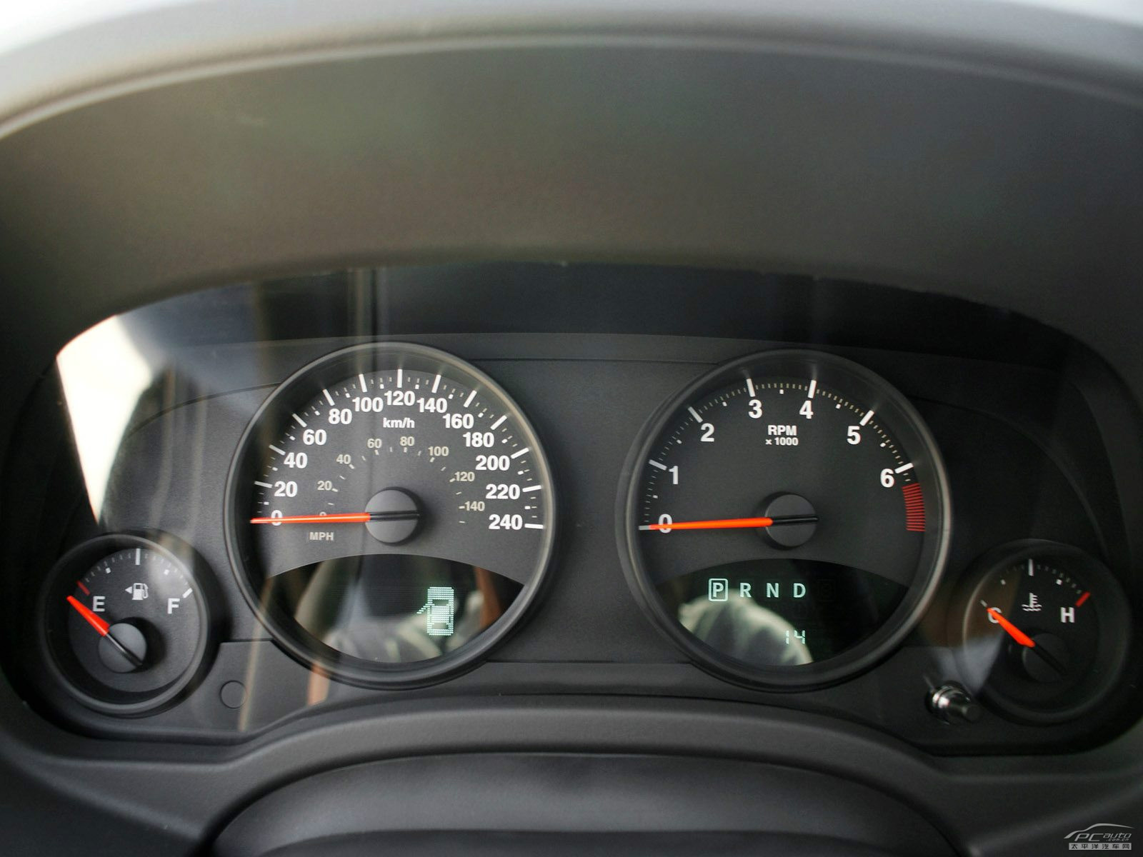 指南者(進(jìn)口)內(nèi)飾高清大圖