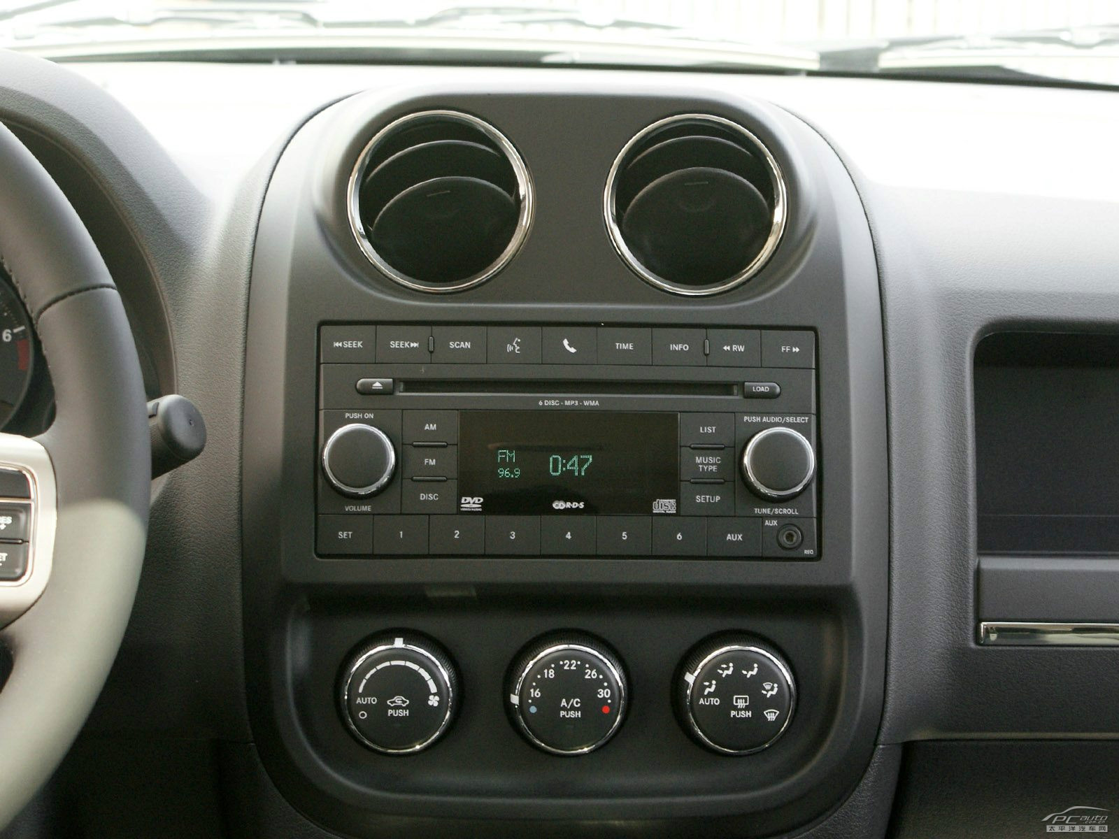 指南者(進(jìn)口)內(nèi)飾高清大圖