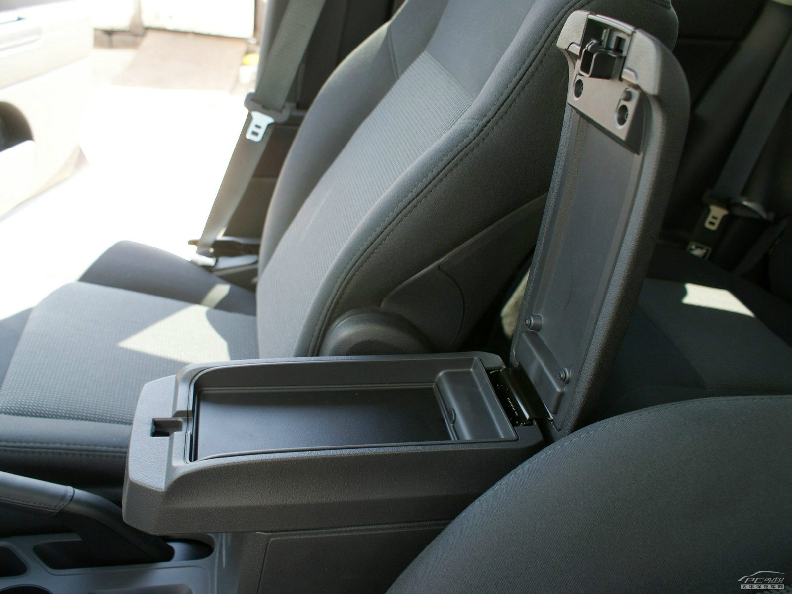 指南者(進(jìn)口)內(nèi)飾高清大圖