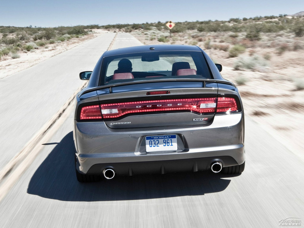 Charger^DƬ