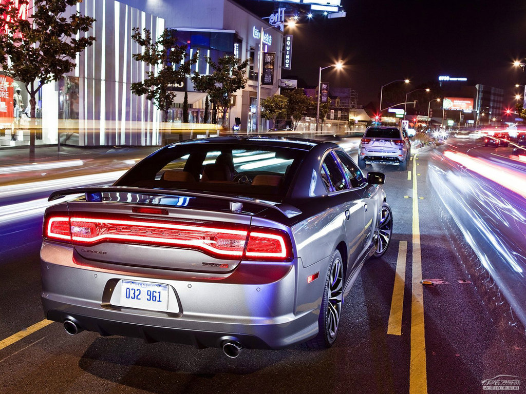 Charger^DƬ