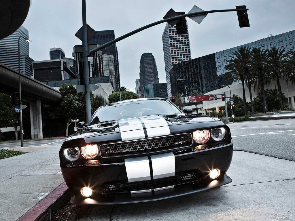 Charger^DƬ