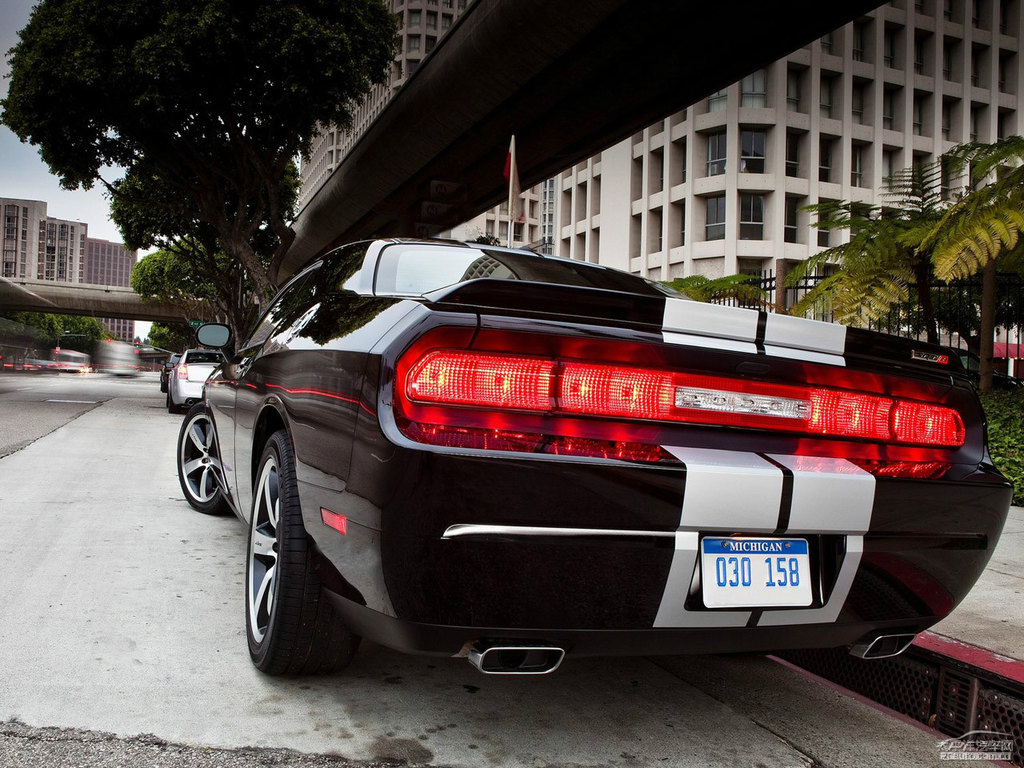 Charger^DƬ