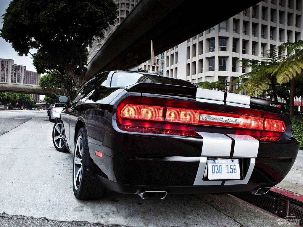 Charger^DƬ