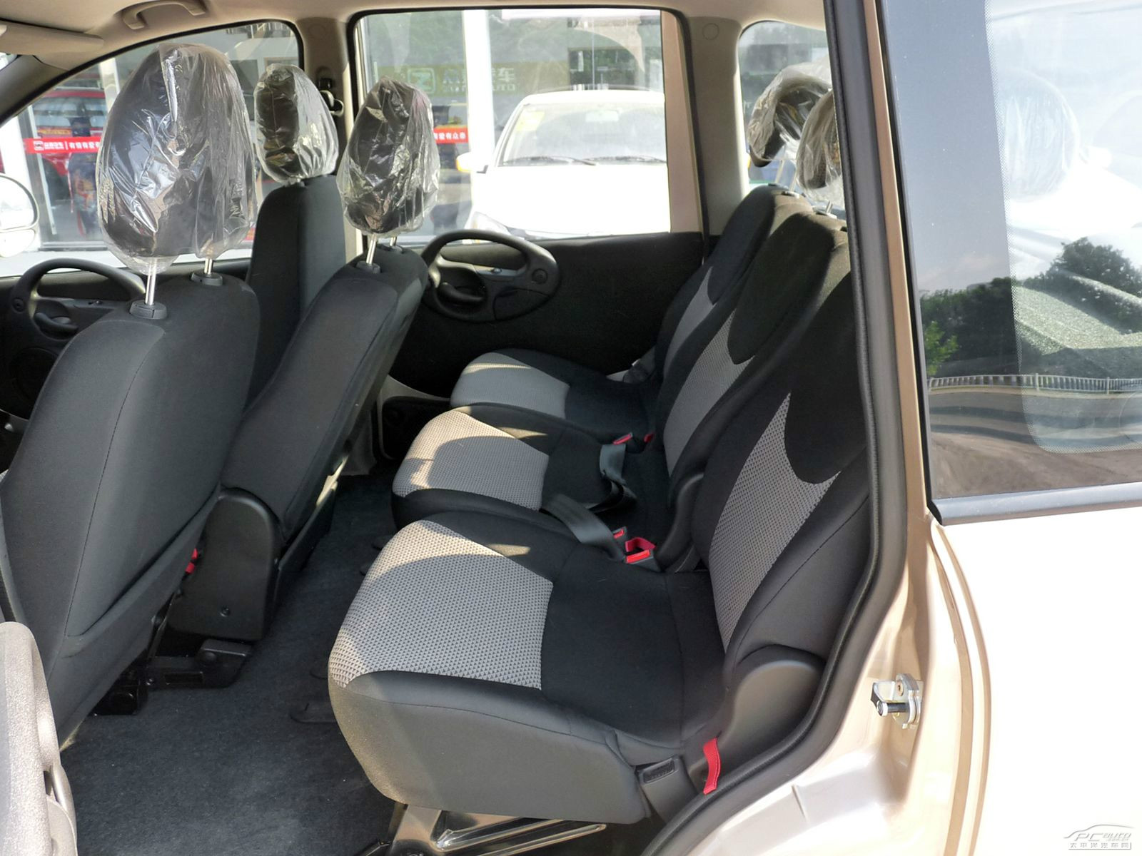 眾泰M300空間高清大圖