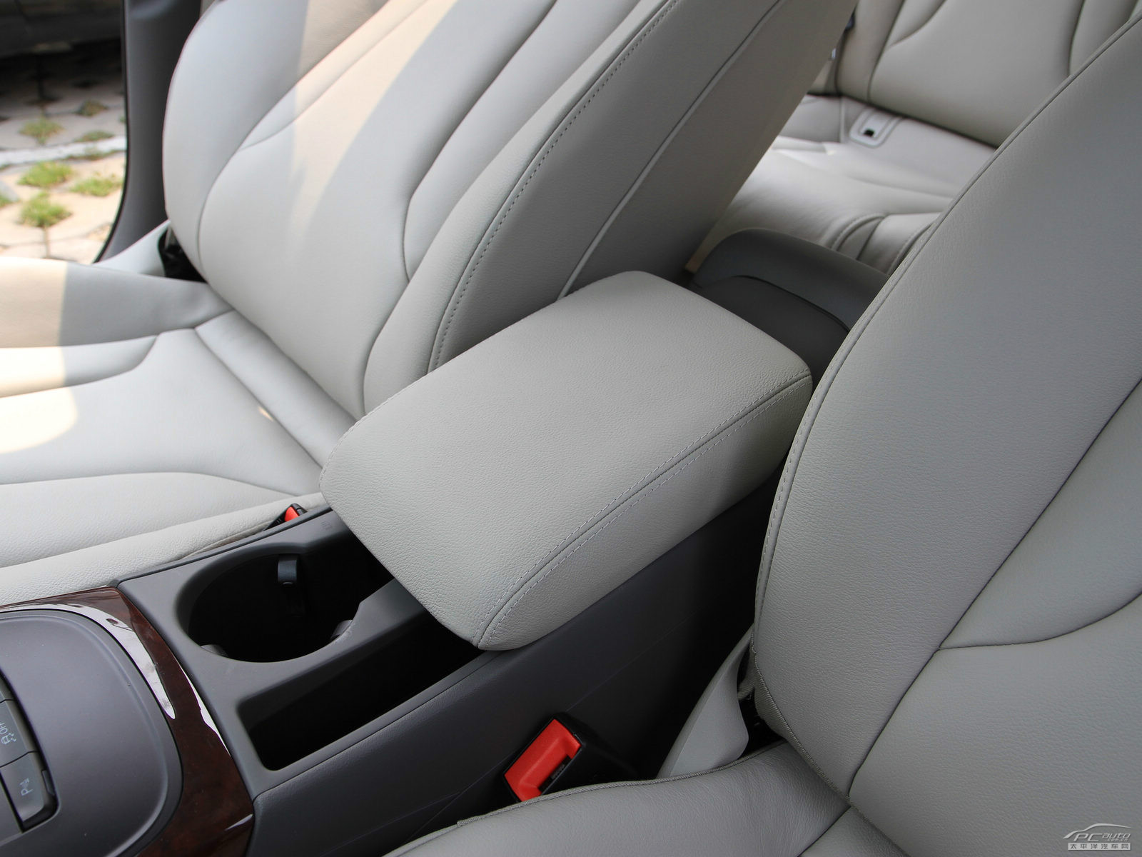 奧迪A4L空間高清大圖