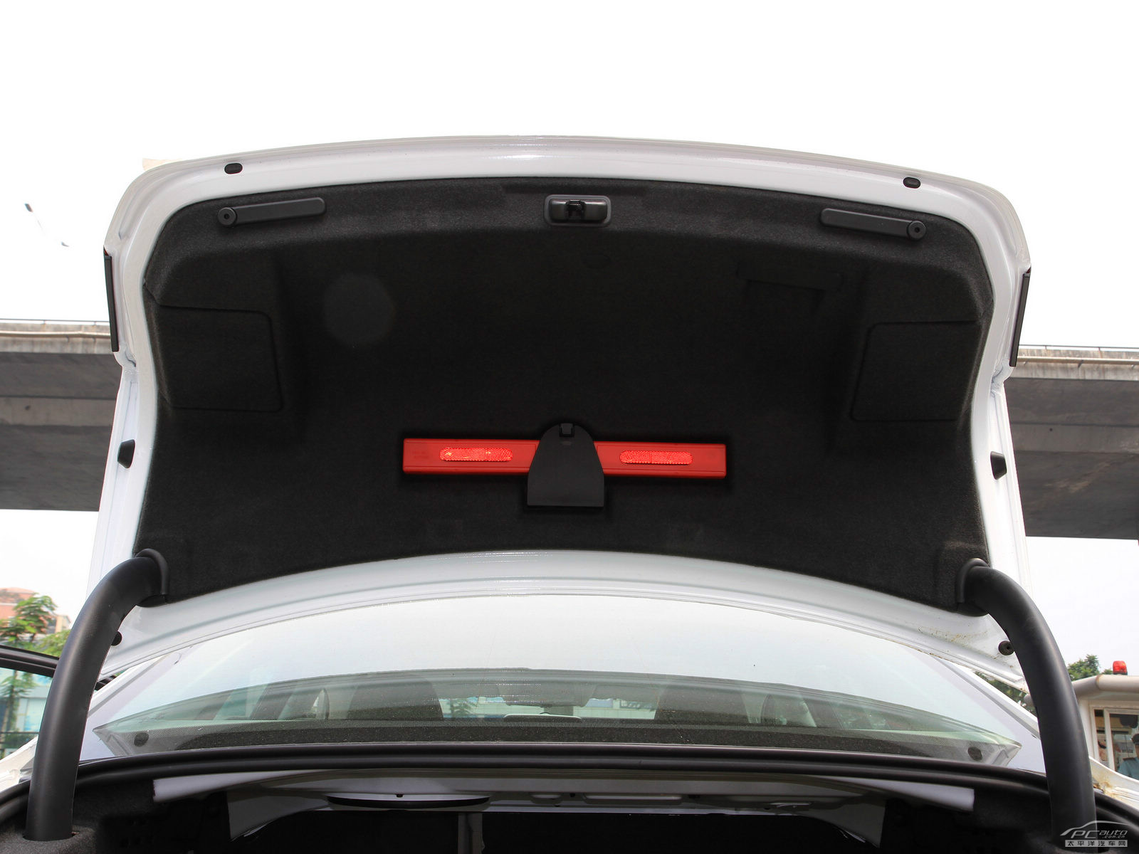 奧迪A4L空間高清大圖