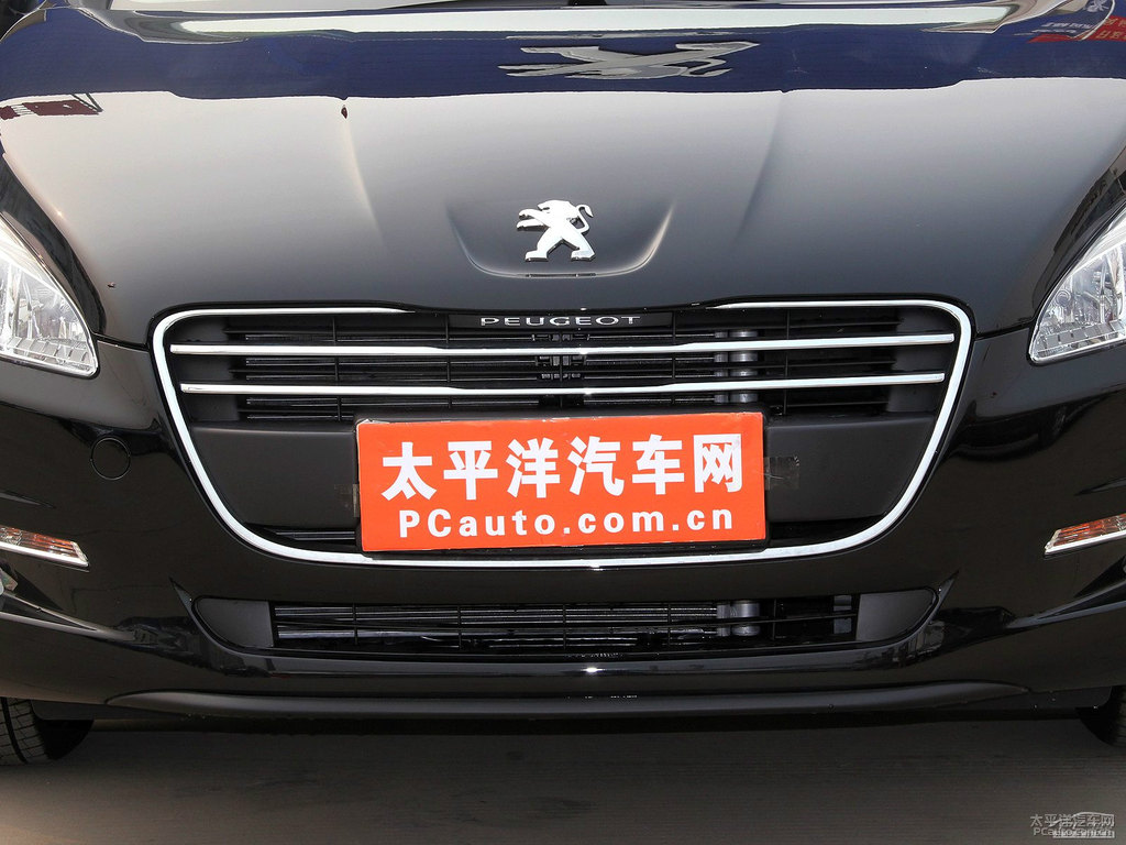 碳晶黑標(biāo)致508車頭外觀圖片