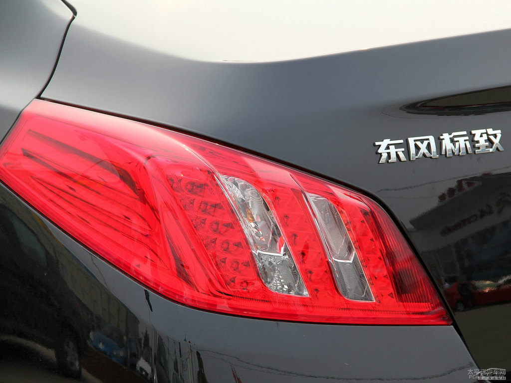 碳晶黑標致508車尾外觀圖片