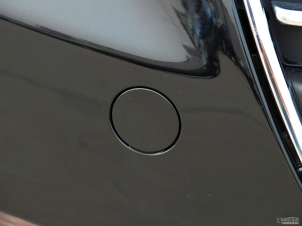 碳晶黑標(biāo)致508車身外觀圖片