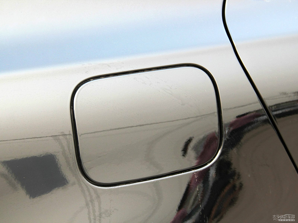 碳晶黑標(biāo)致508車身外觀圖片
