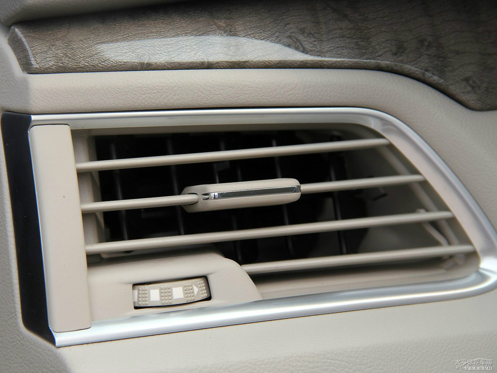 碳晶黑標致508中控內飾圖片