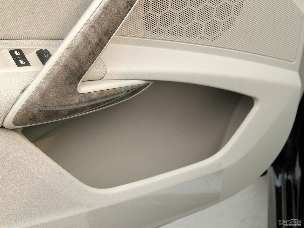 碳晶黑標(biāo)致508車廂內(nèi)飾圖片